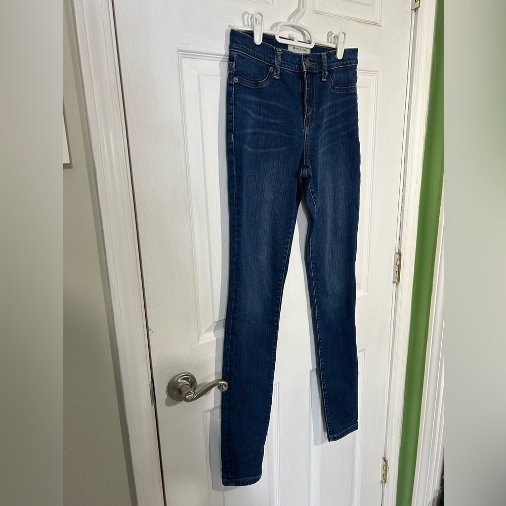 Henry & Belle High Waisted Super Skinny blue jeans. Size 26. Like New. - Picture 2 of 10